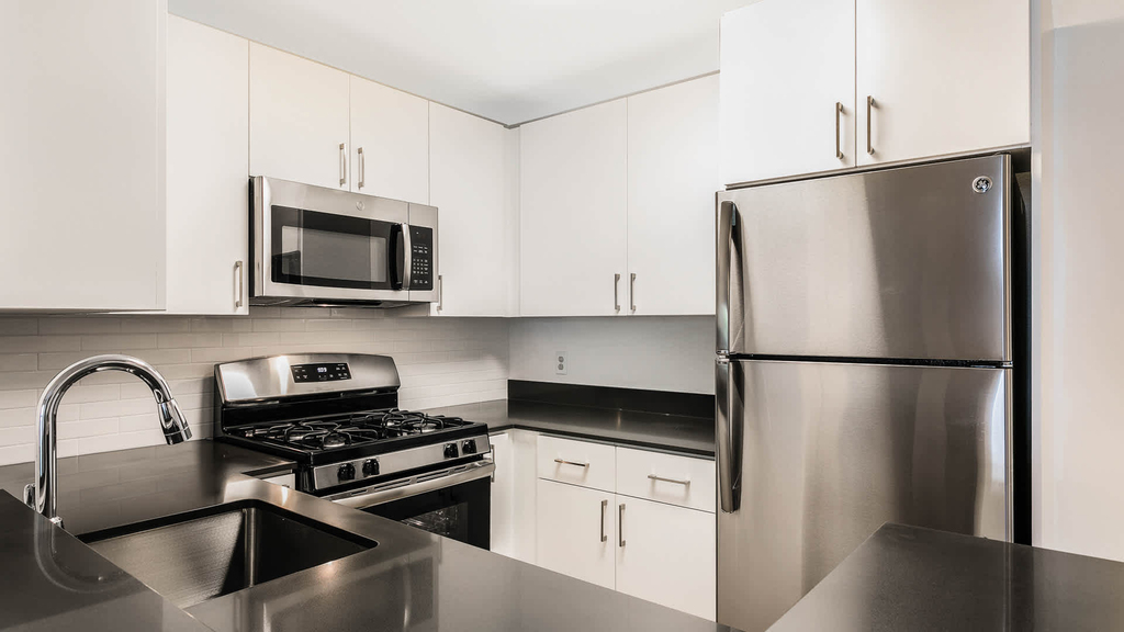 3500 Hathaway Ave. - Photo 3