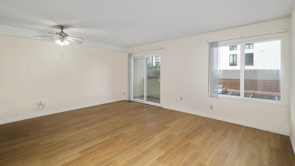 1080 Carolan Avenue - Photo 31