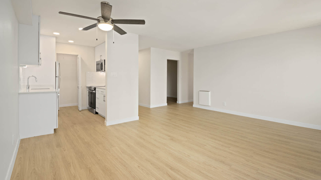 1080 Carolan Avenue - Photo 37