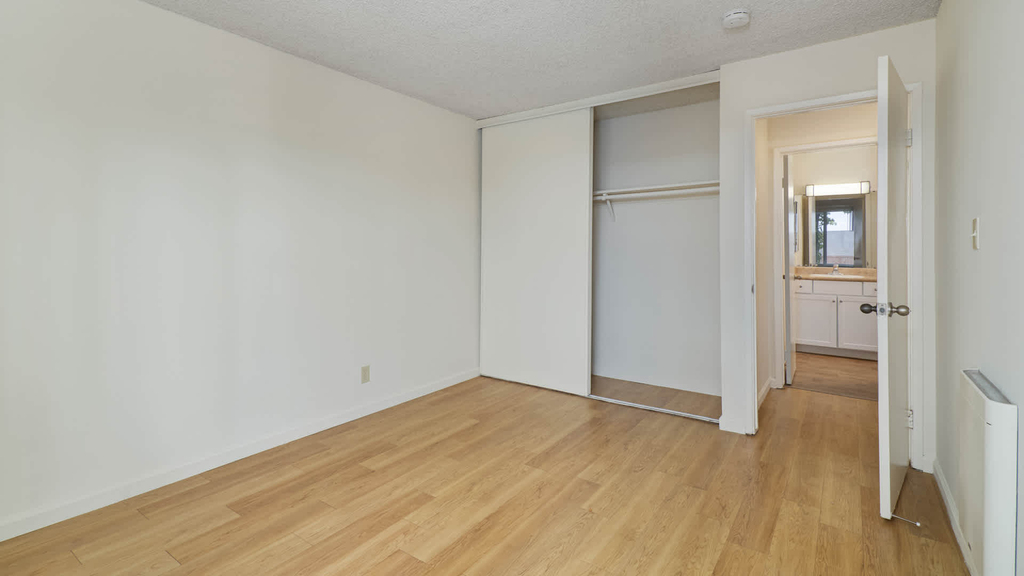 1080 Carolan Avenue - Photo 30