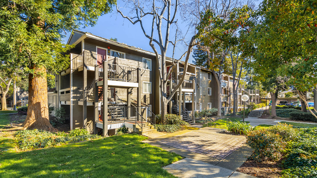 325 Union Avenue - Photo 1