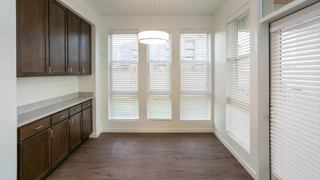 2311 Park Centre Dr - Photo 10