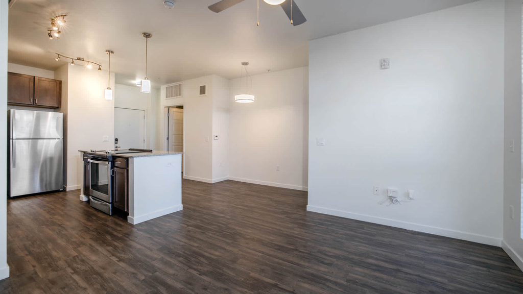 2311 Park Centre Dr - Photo 6