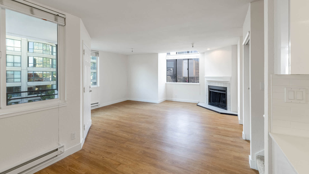 One Saint Francis Pl. - Photo 17