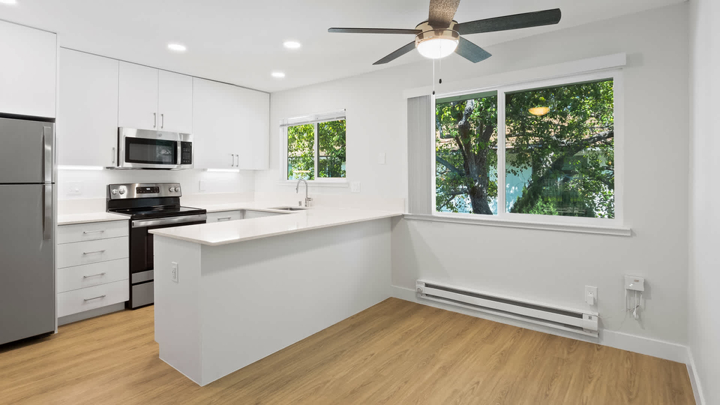 1235 Wildwood Ave - Photo 2