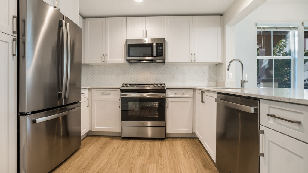 955 N Duesenberg Drive - Photo 2