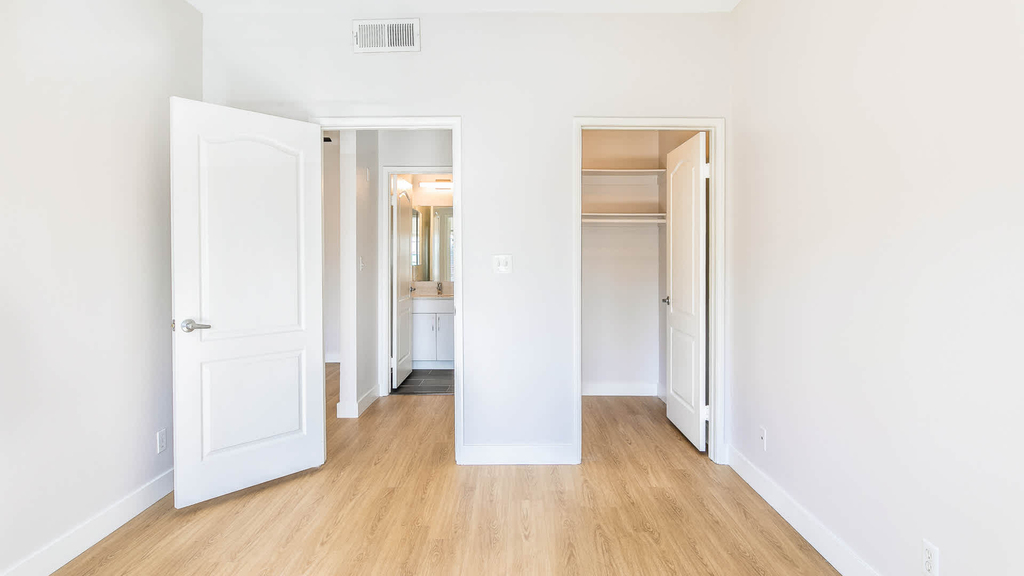 5225 Blakeslee Ave. - Photo 13