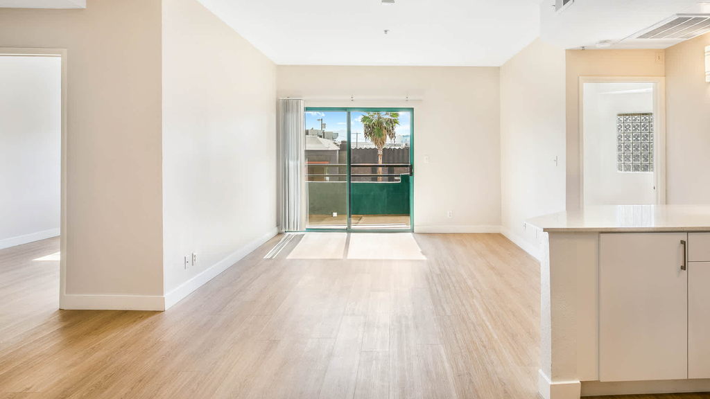 5225 Blakeslee Ave. - Photo 6