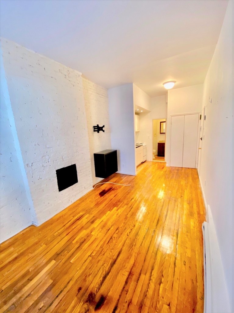 520 East 88th Street - Photo 6