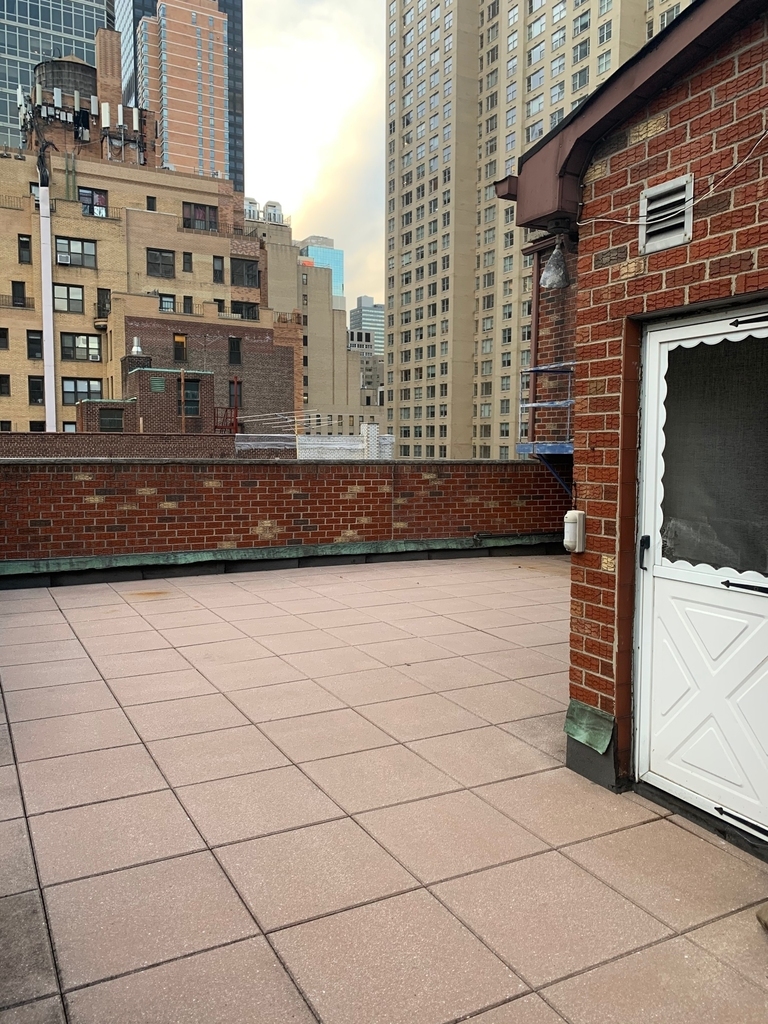 334 East 55th Street - Photo 11