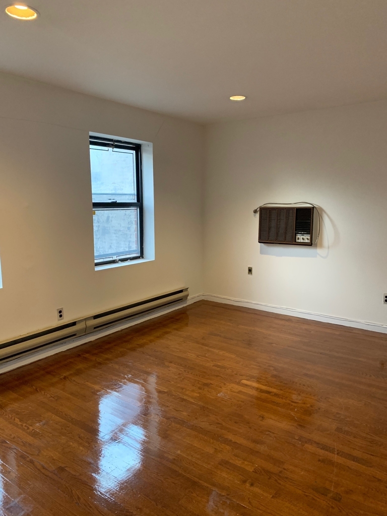 334 East 55th Street - Photo 7