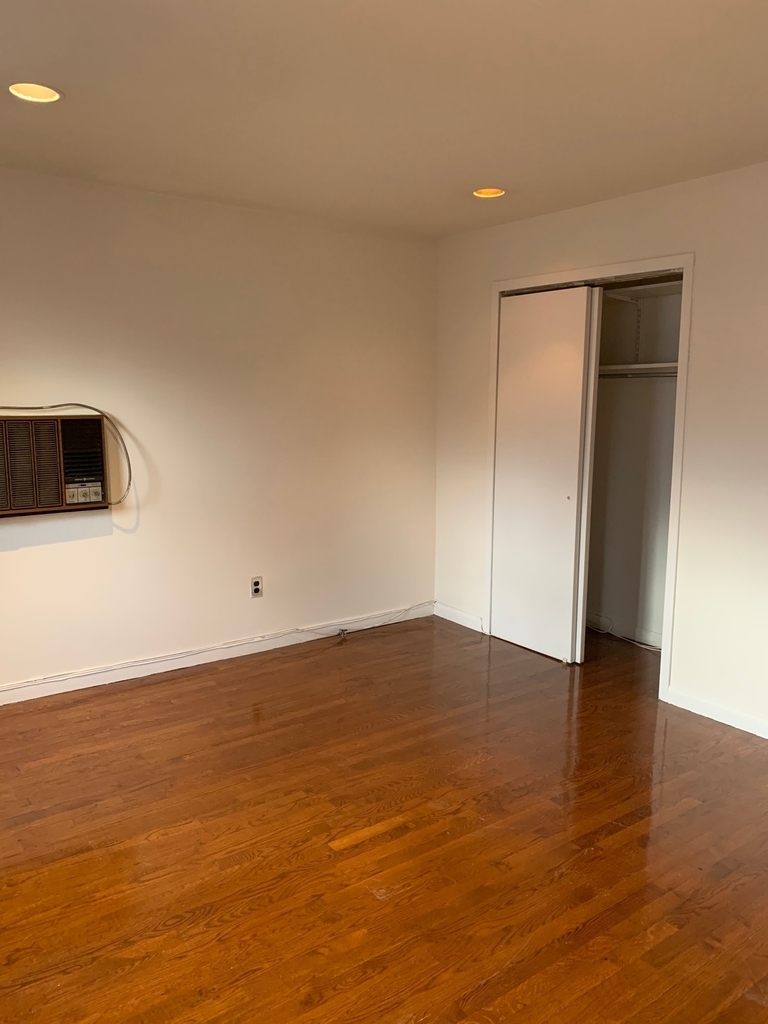 334 East 55th Street - Photo 8