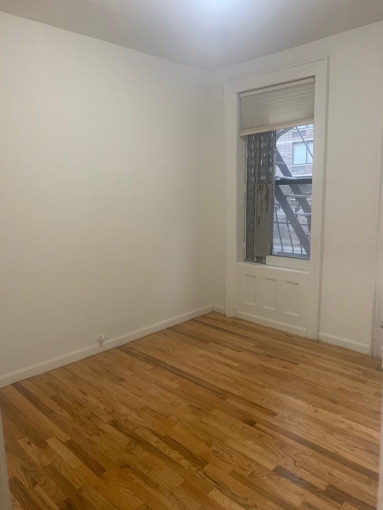 316 East 49th Street - Photo 4