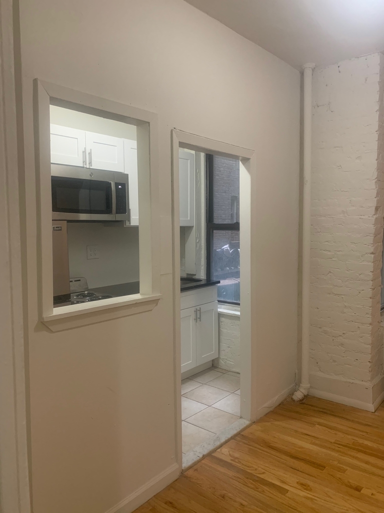 316 East 49th Street - Photo 8