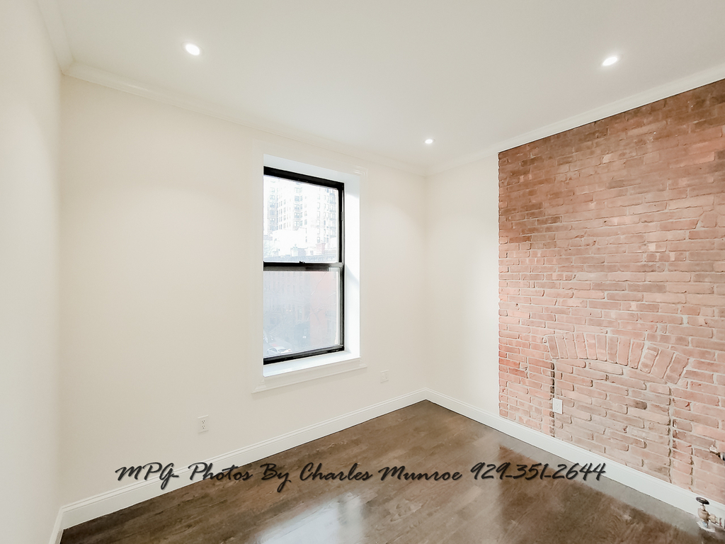 1379 Lexington Avenue - Photo 5