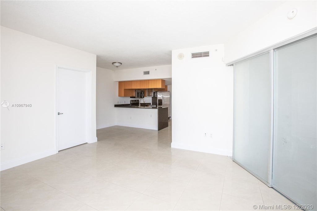 1750 N Bayshore Dr - Photo 28