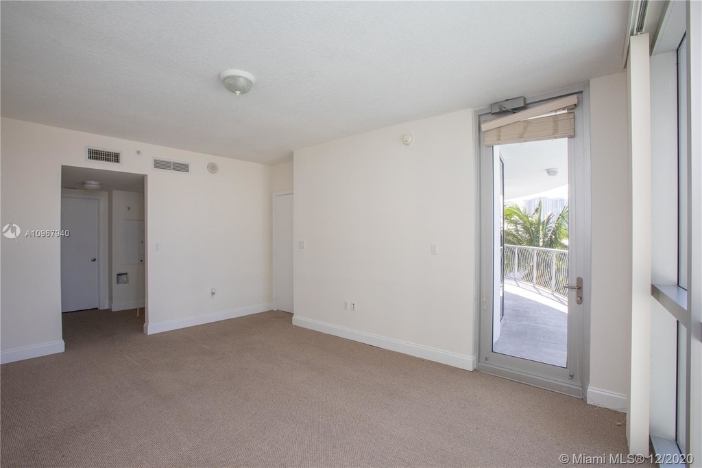 1750 N Bayshore Dr - Photo 18