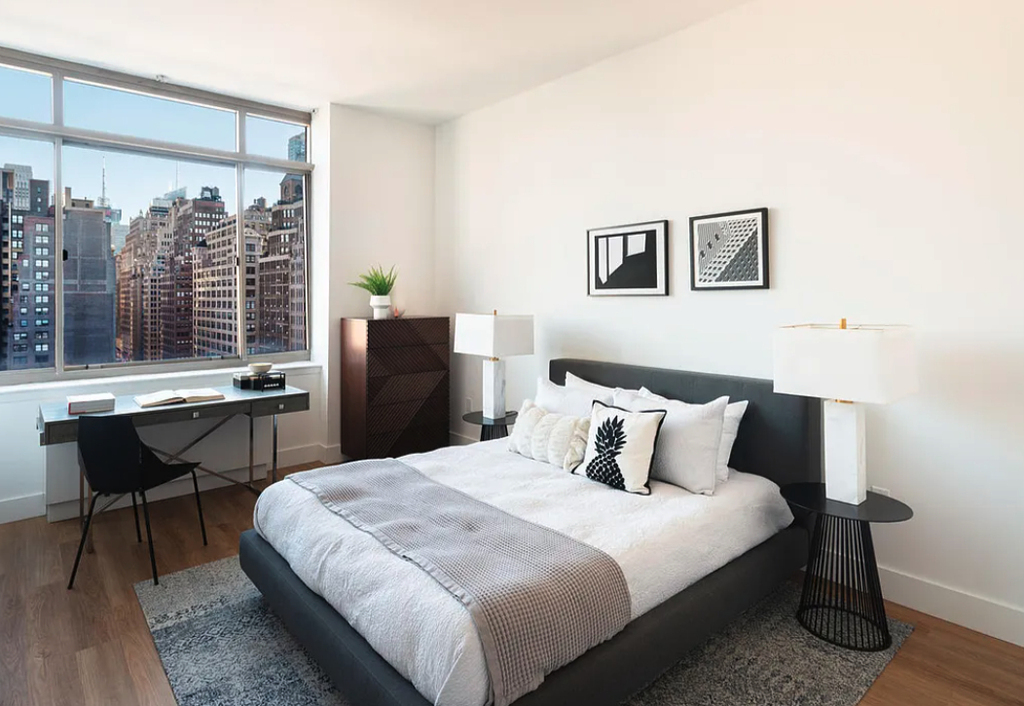  W 26th St - Photo 1