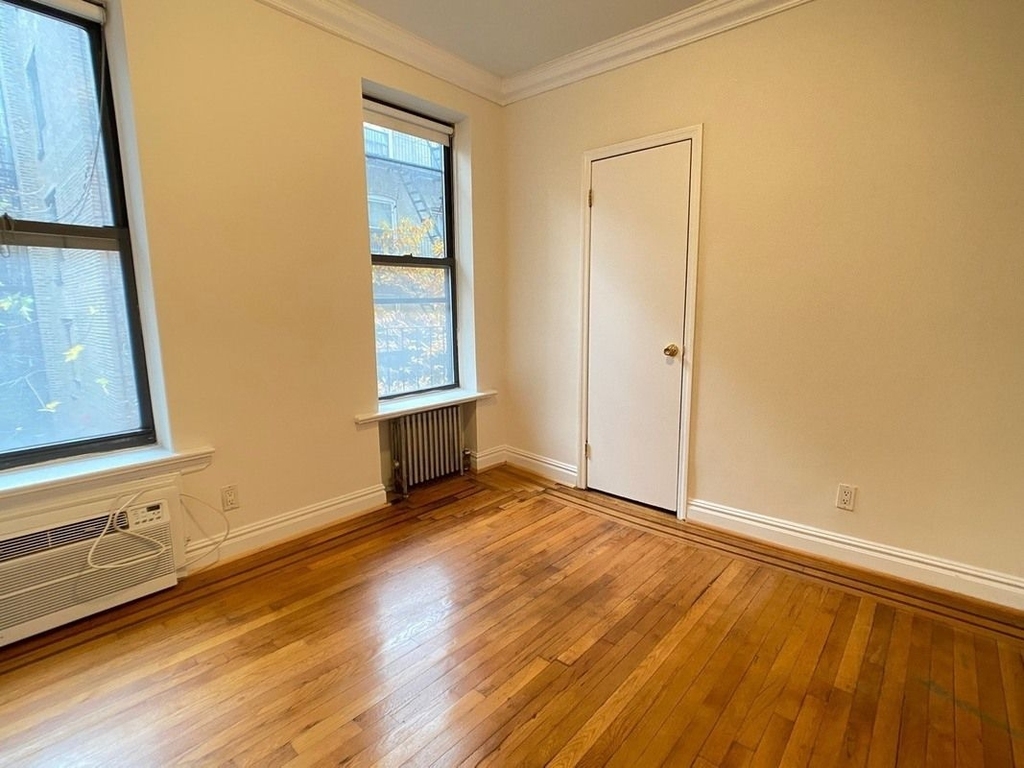 213 East 84th Street - Photo 2