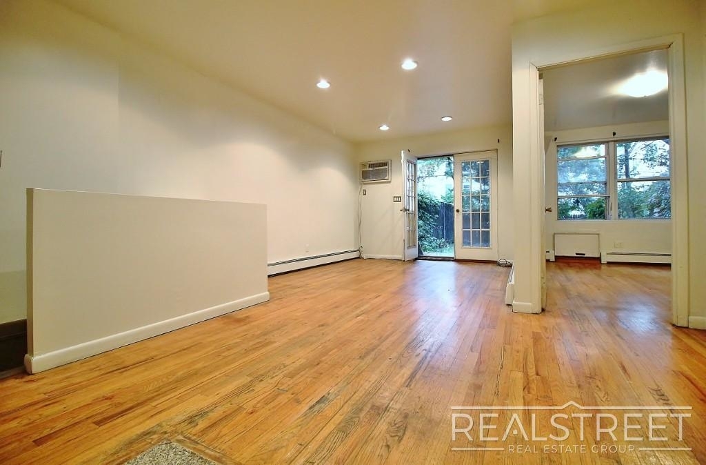 283 Sackett St - Photo 0