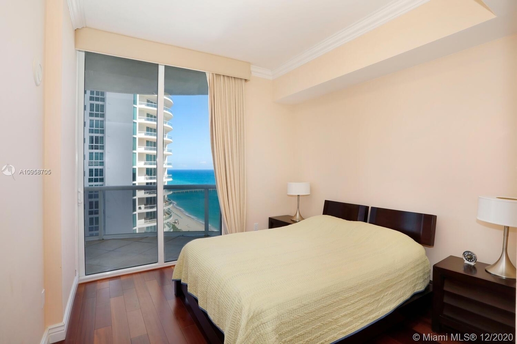 16001 Collins Ave - Photo 22