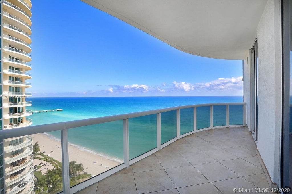 16001 Collins Ave - Photo 2