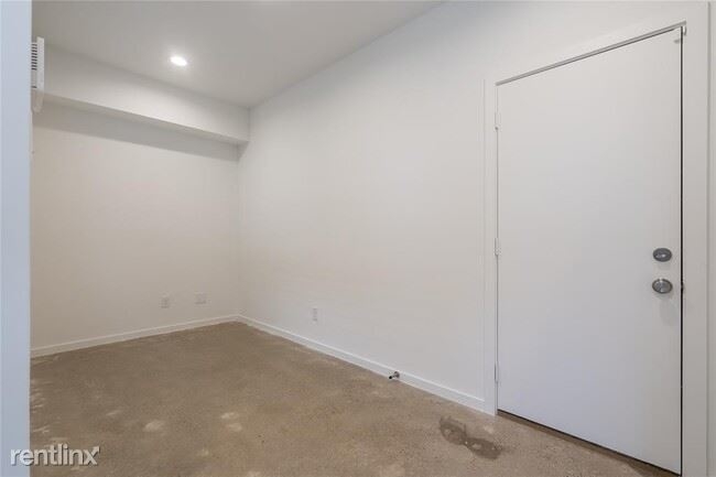 5930 Ross Ave Unit 102 - Photo 21