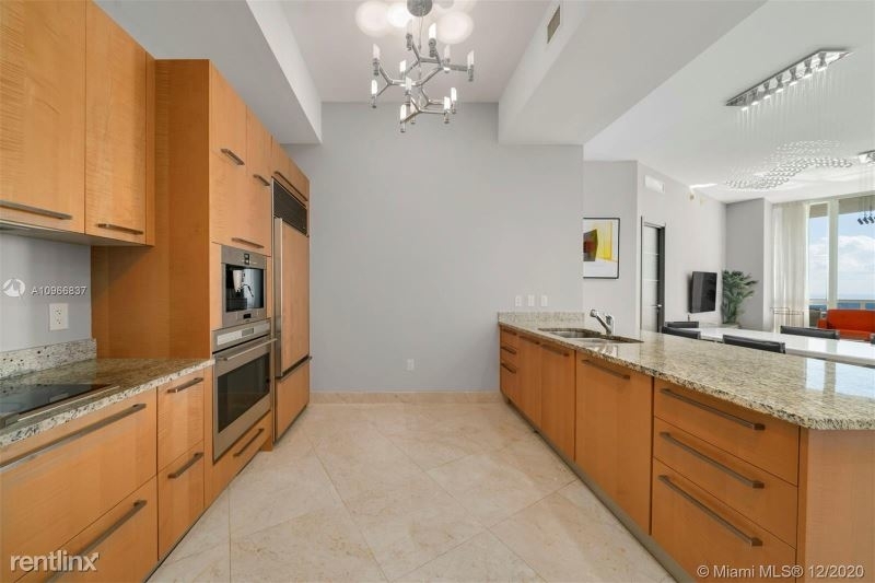 15901 Collins Ave - Photo 8