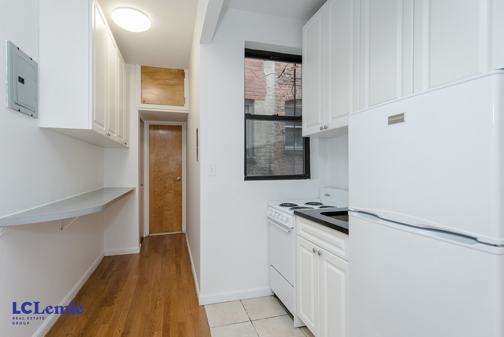 216 East 83rd St ZIP 10028 - Photo 3