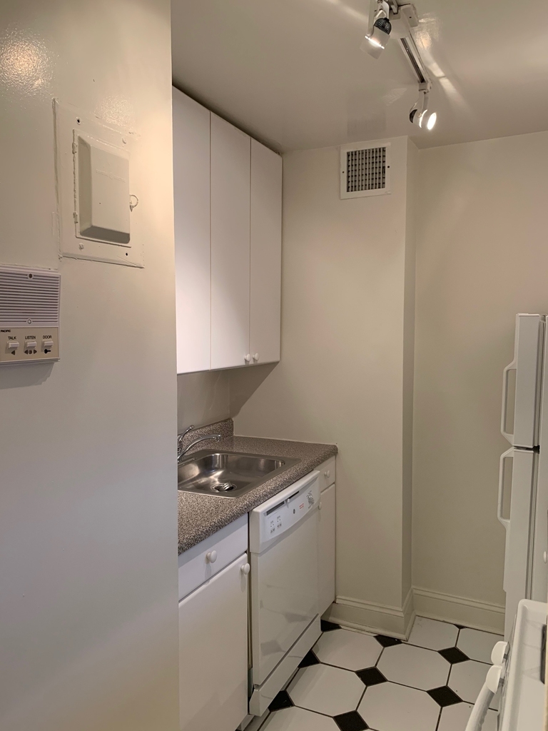 153 East 32nd Street - Photo 2