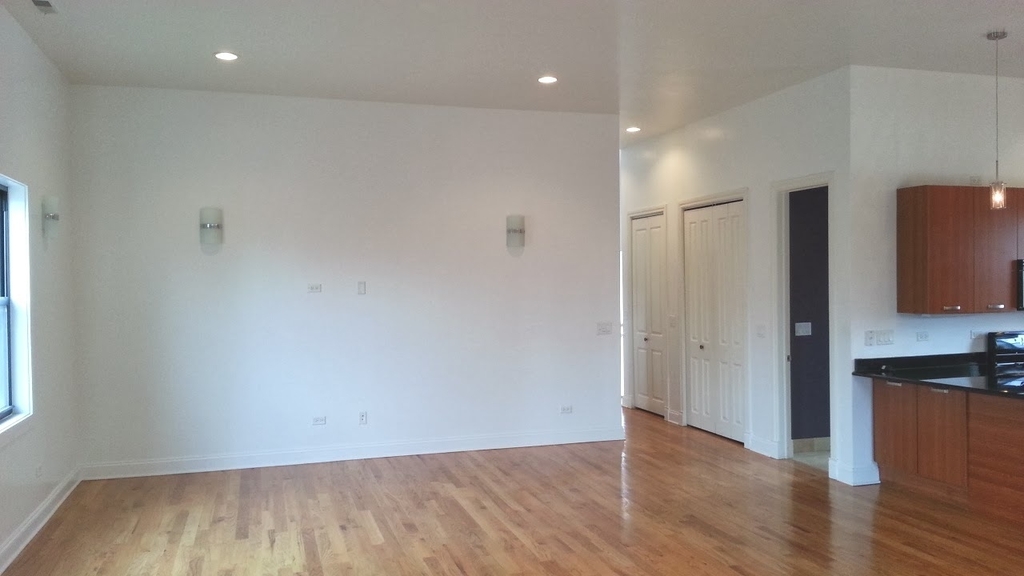 425 East 42nd Street - Photo 3