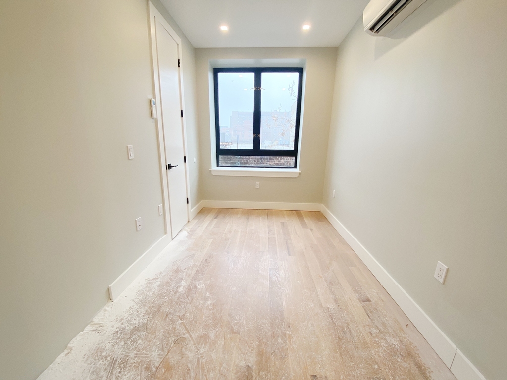 104 East 51st Street - Photo 4