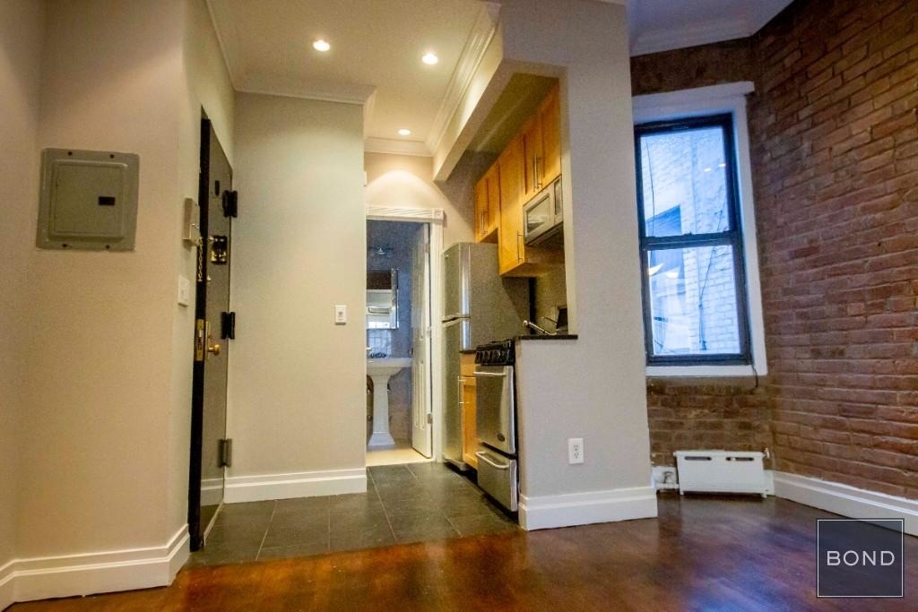 212 East 25th Street - Photo 2