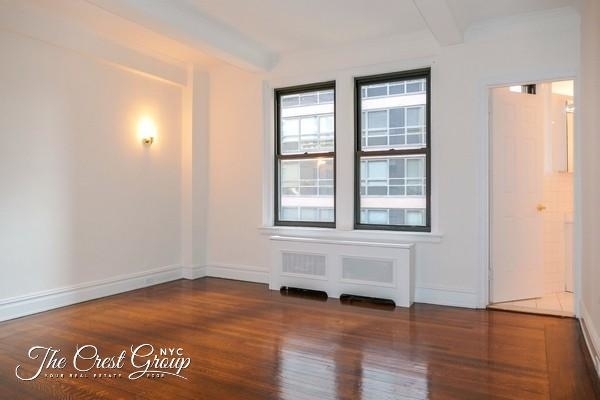 East 54th Street - Photo 4