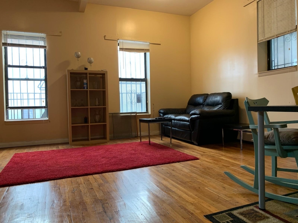 1445 Bedford Ave - Photo 4