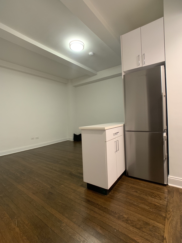 140 East 46th Street - Photo 2