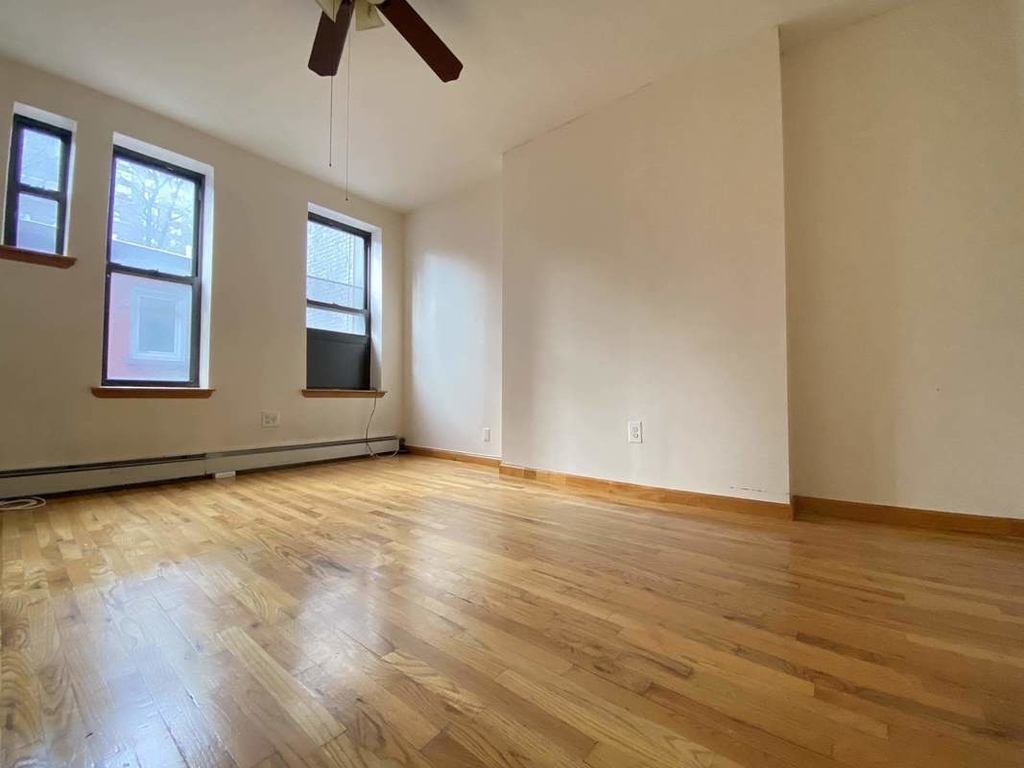 354 West 44th Street - Photo 5