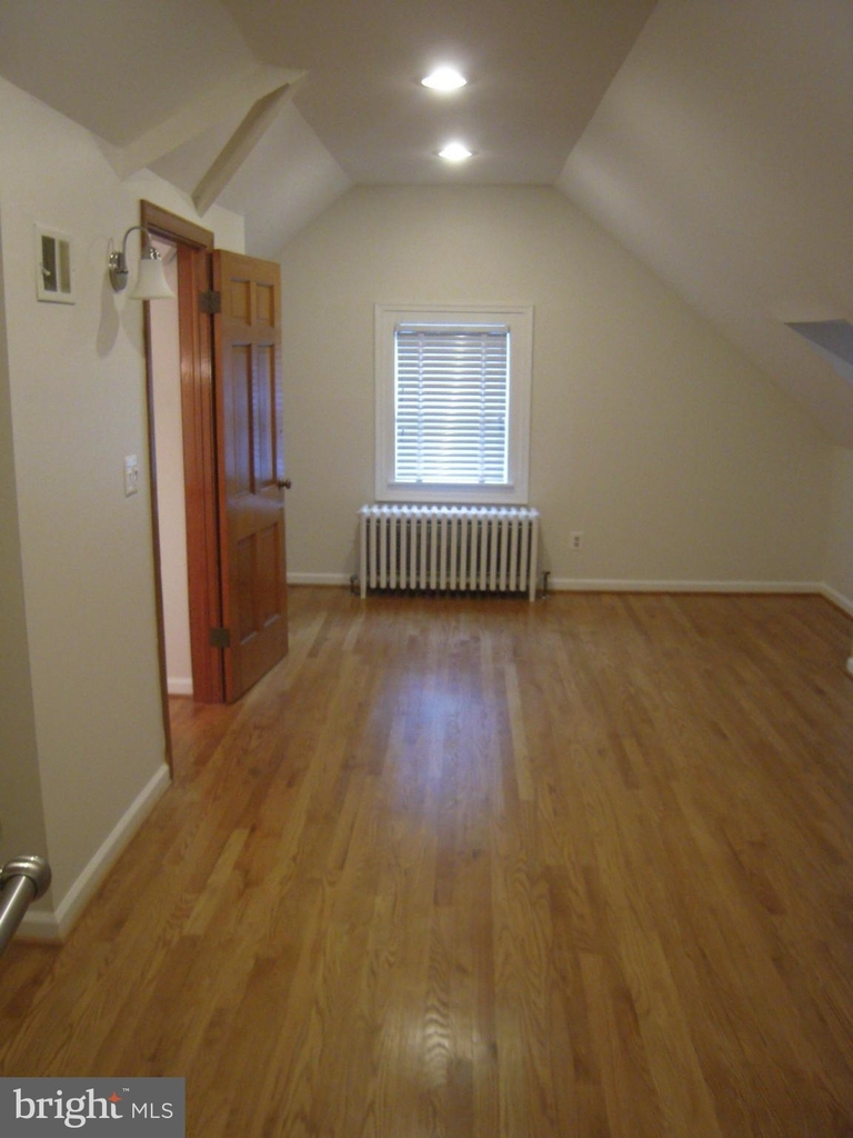 101 E Maple Street - Photo 9