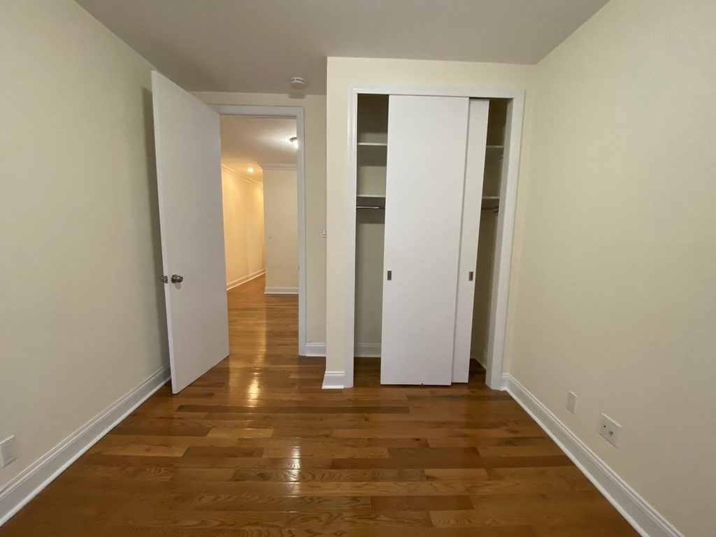 326 East 58th Street - Photo 4