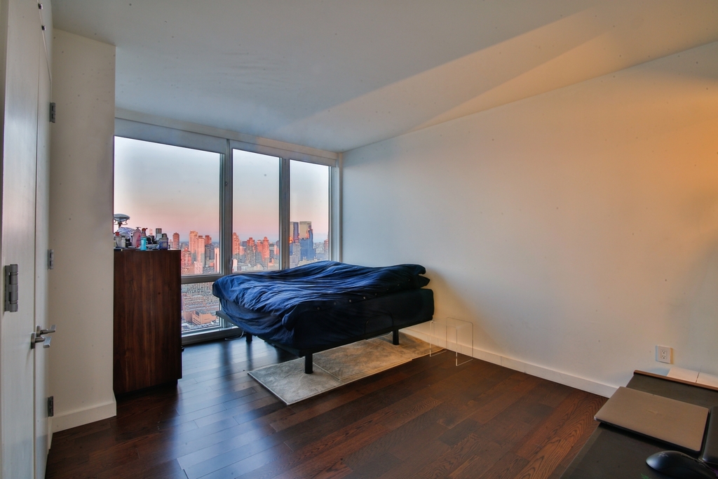 605 West 42nd Street - Photo 3