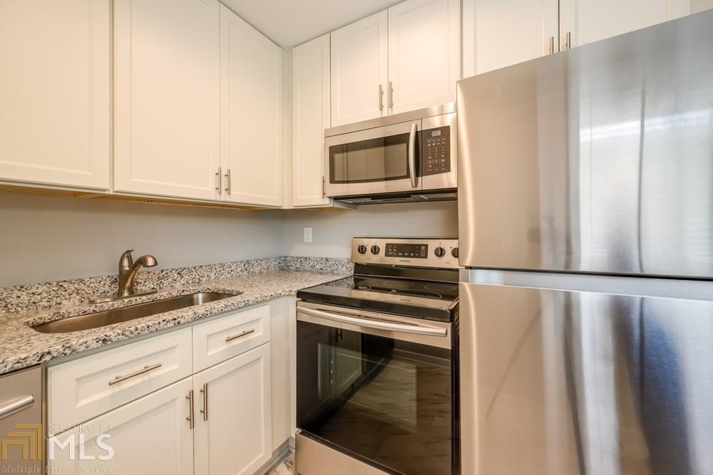 880 Saint Charles Ave # 3 - Photo 3