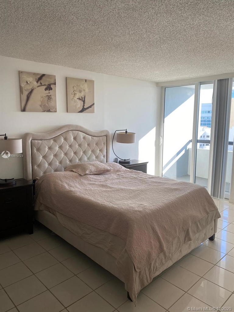 3200 Collins Ave - Photo 4