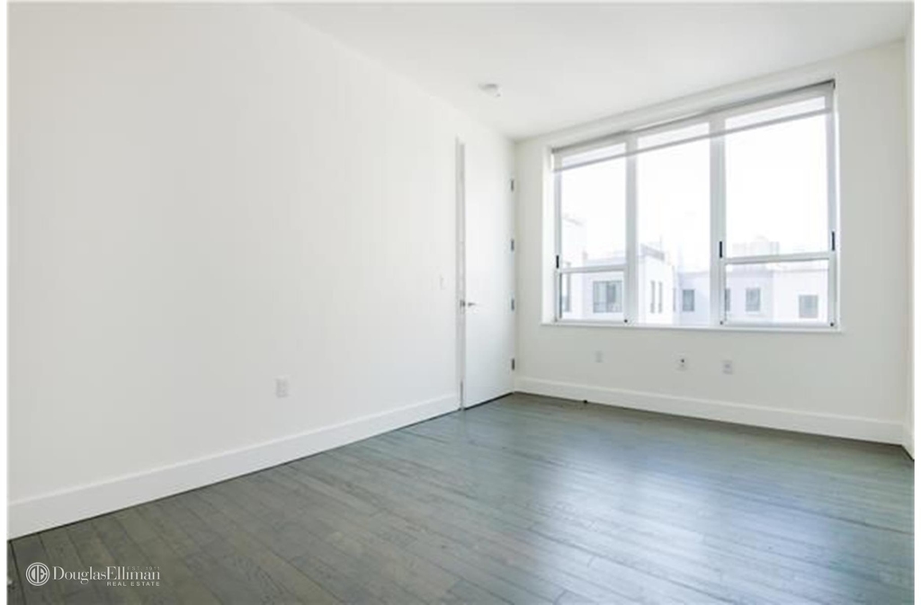 416 West 52nd St - Photo 2