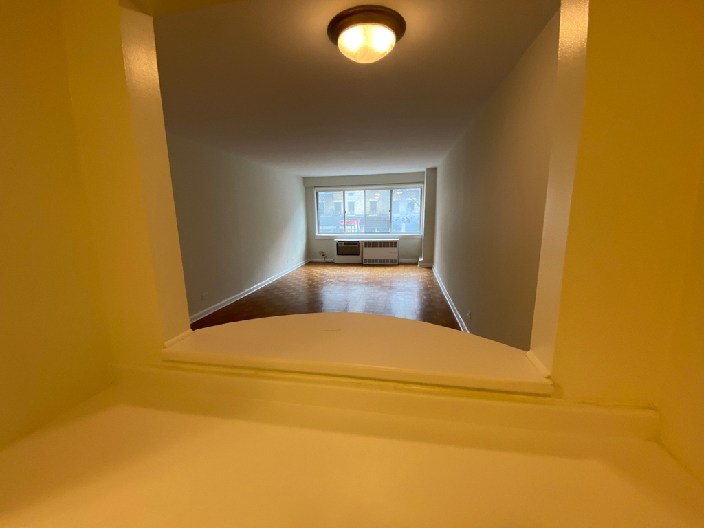 360 East 65 Street - Photo 7