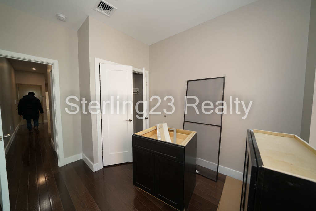 28-17 Astoria Boulevard - Photo 7