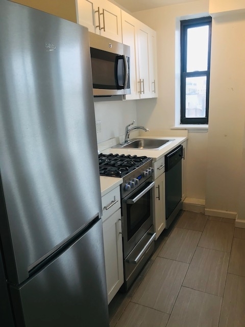 850 Amsterdam Avenue - Photo 2