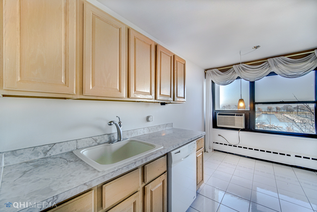 3410 North Lake Shore Drive - Photo 4