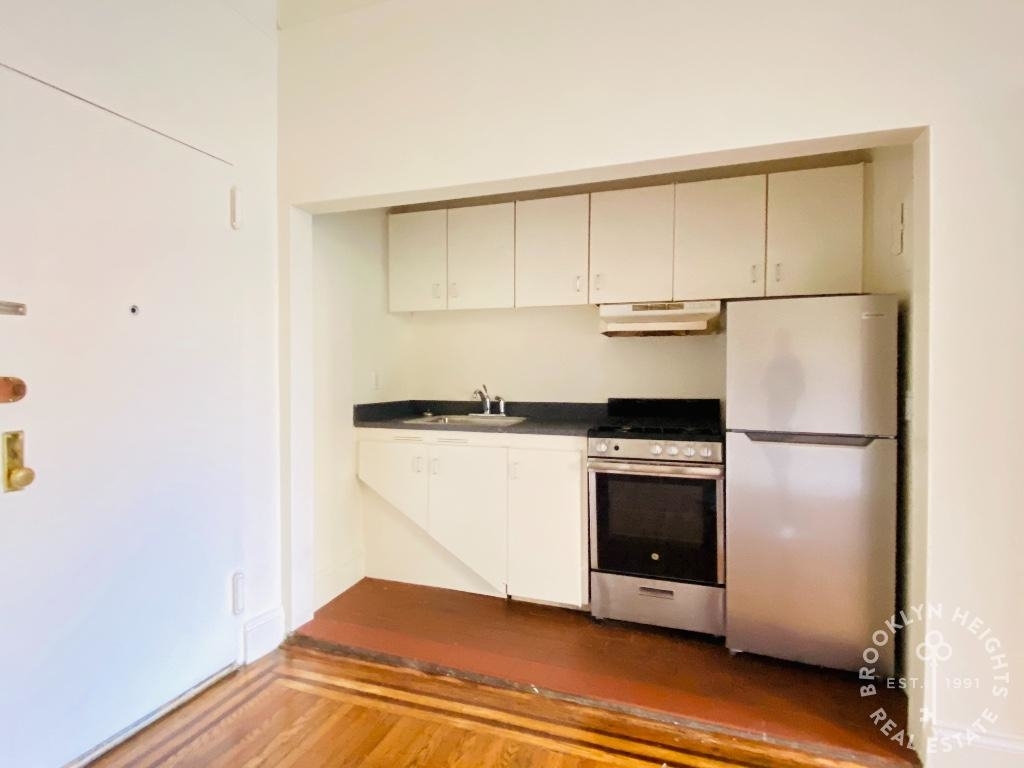 148 Montague St. - Photo 2