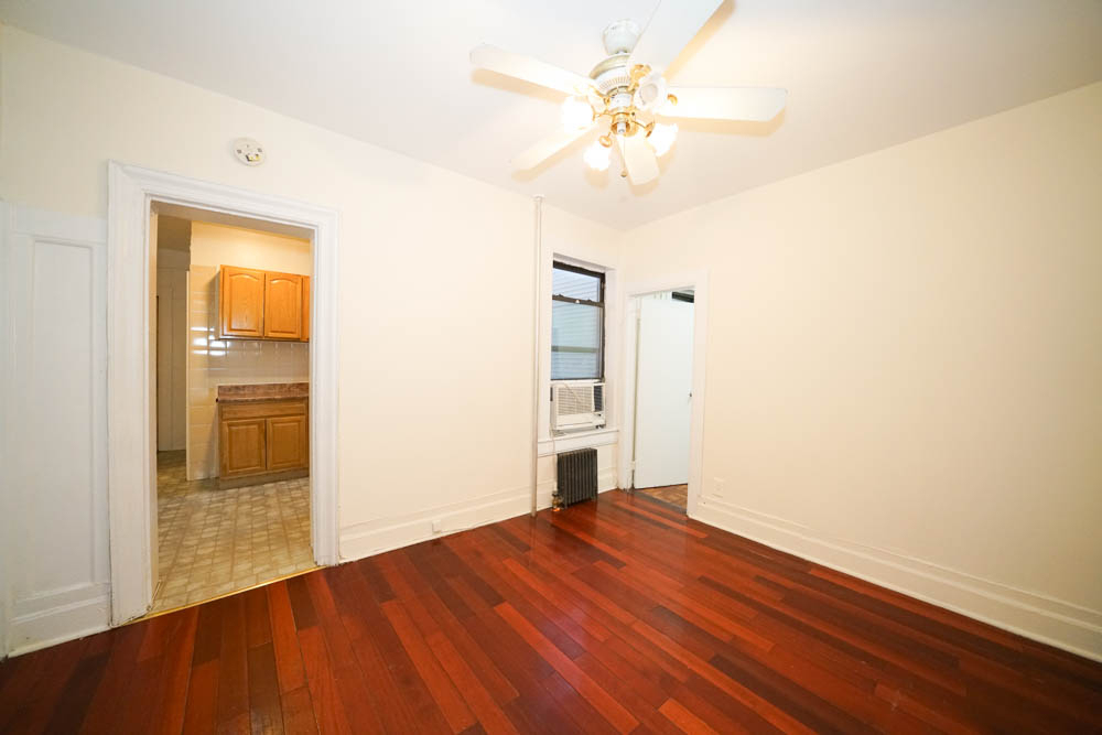 35-52 Steinway Street - Photo 4