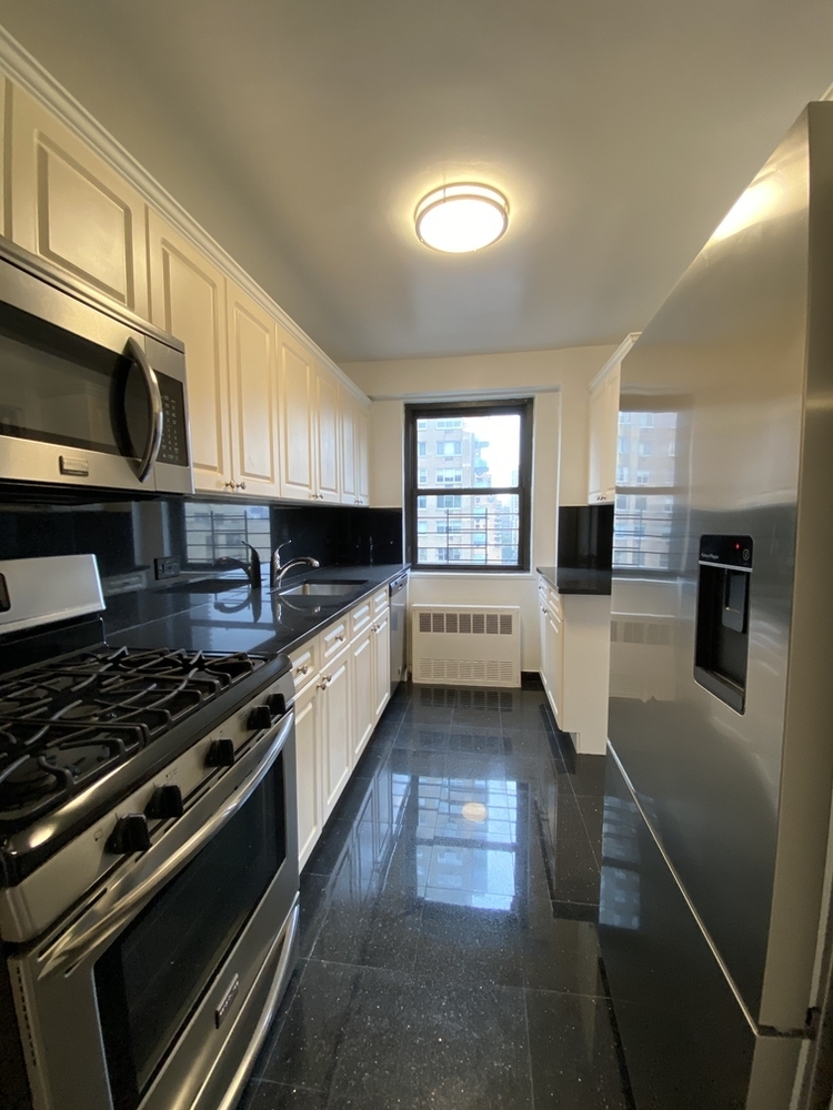 305 East 86th Street - Photo 0